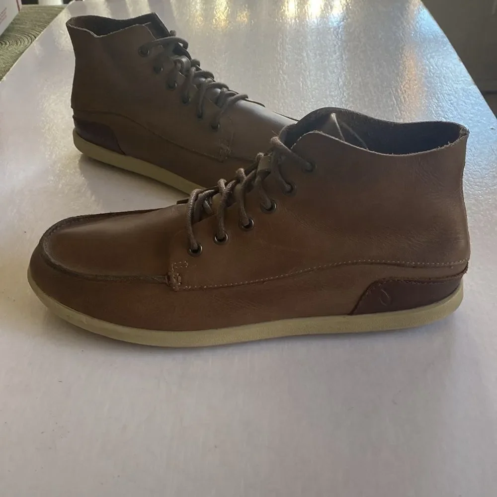 OLUKAI Nalukai Men’s Caramel Brown Leather Mid Top Boots Size 8.5 US
